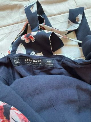 Abito floreale blu con balza di Zara