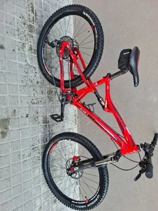 Bicicleta de Montaña Roja RR 540