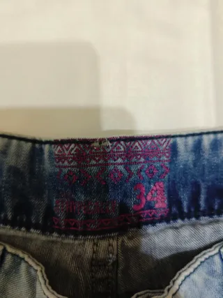 Shorts vaqueros mujer con bordado étnico