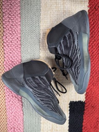 Adidas Yeezy QNTM Onyx 43 1/3