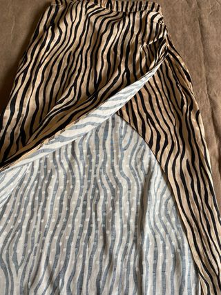 Falda ASOS satén estampado cebra talla 36