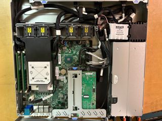 Server Lenovo SR250 Xeon + RAID + Windows