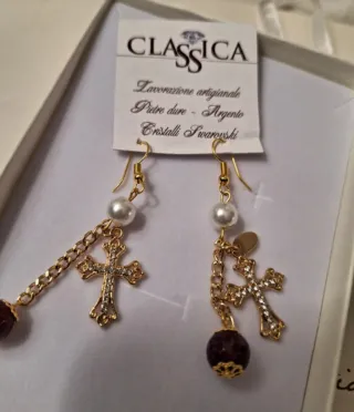 Orecchini pendenti perle e croce Classica