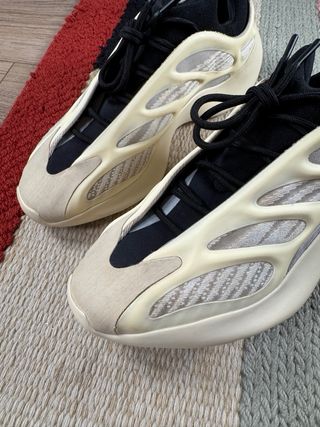 Adidas Yeezy 700 V3 Azael (Primer Lanzamiento)