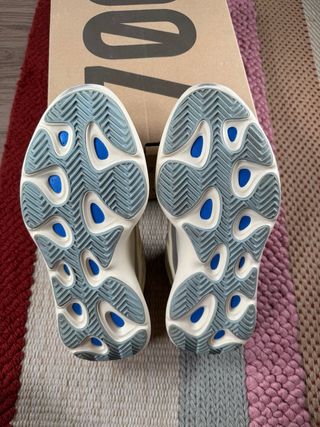 Adidas Yeezy 700 V3 Azael (Primer Lanzamiento)