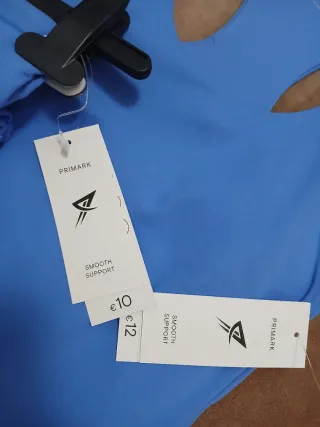 Conjunto deportivo azul