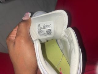 Zapatillas Jordan Blancas y Amarillas