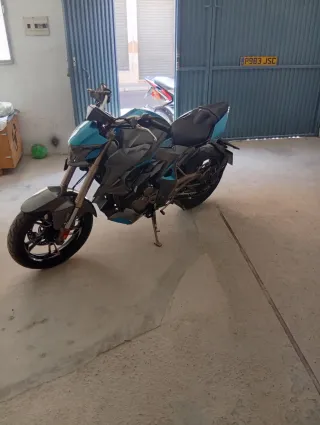 Moto zontes 310r año 2021 Naked Azul y Gris