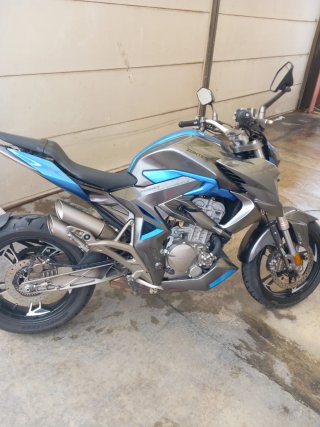 Moto zontes 310r año 2021 Naked Azul y Gris
