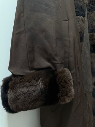 Abrigo largo piel y seda marrón