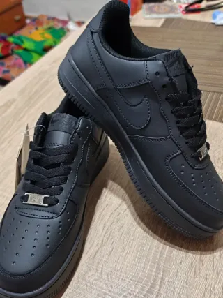 Nike Air Force 1 Negras sin estrenar