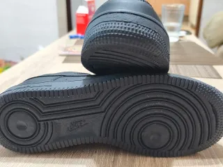 Nike Air Force 1 Negras sin estrenar