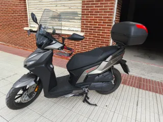 Kymco Agility S125 Scooter, de Noviembre del 2024