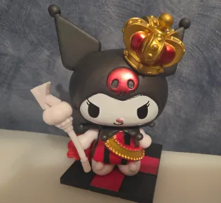 Figura Kuromi Reina Poker Coleccionable