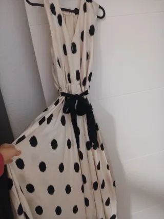 Vestido midi lunares beige y negro