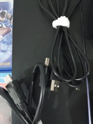 PS4 + 2 Mandos + Cables + Juegos