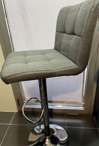 Taburetes de tela grises