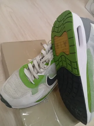 Zapatillas Nike Air Verdes y Blancas