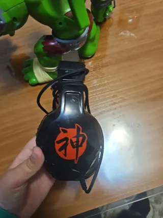 Monstruo verde con cascos