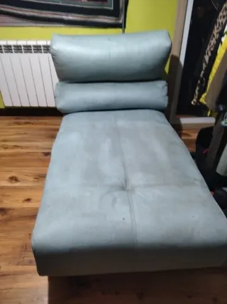 Sofá cheslong con canapé gris