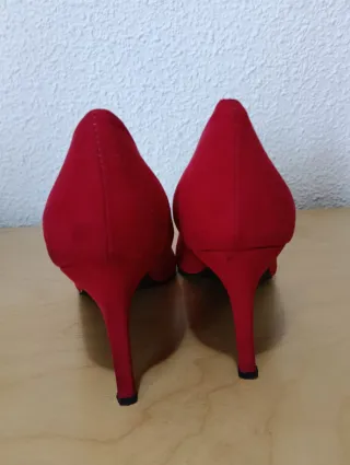 Zapatos de tacón rojos mujer. Talla 37