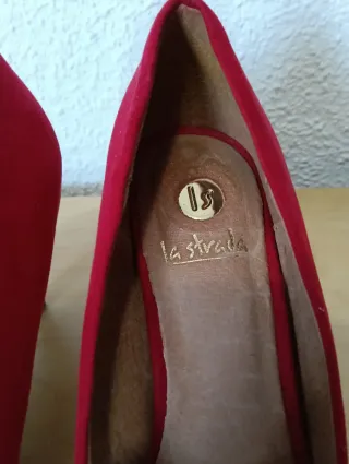 Zapatos de tacón rojos mujer. Talla 37