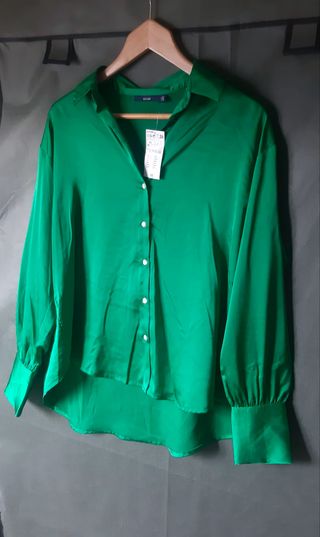 Camisa de satén. Kiabi. Nueva sin estrenar y con e