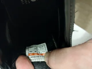 Botas de fútbol Adidas clásicas.