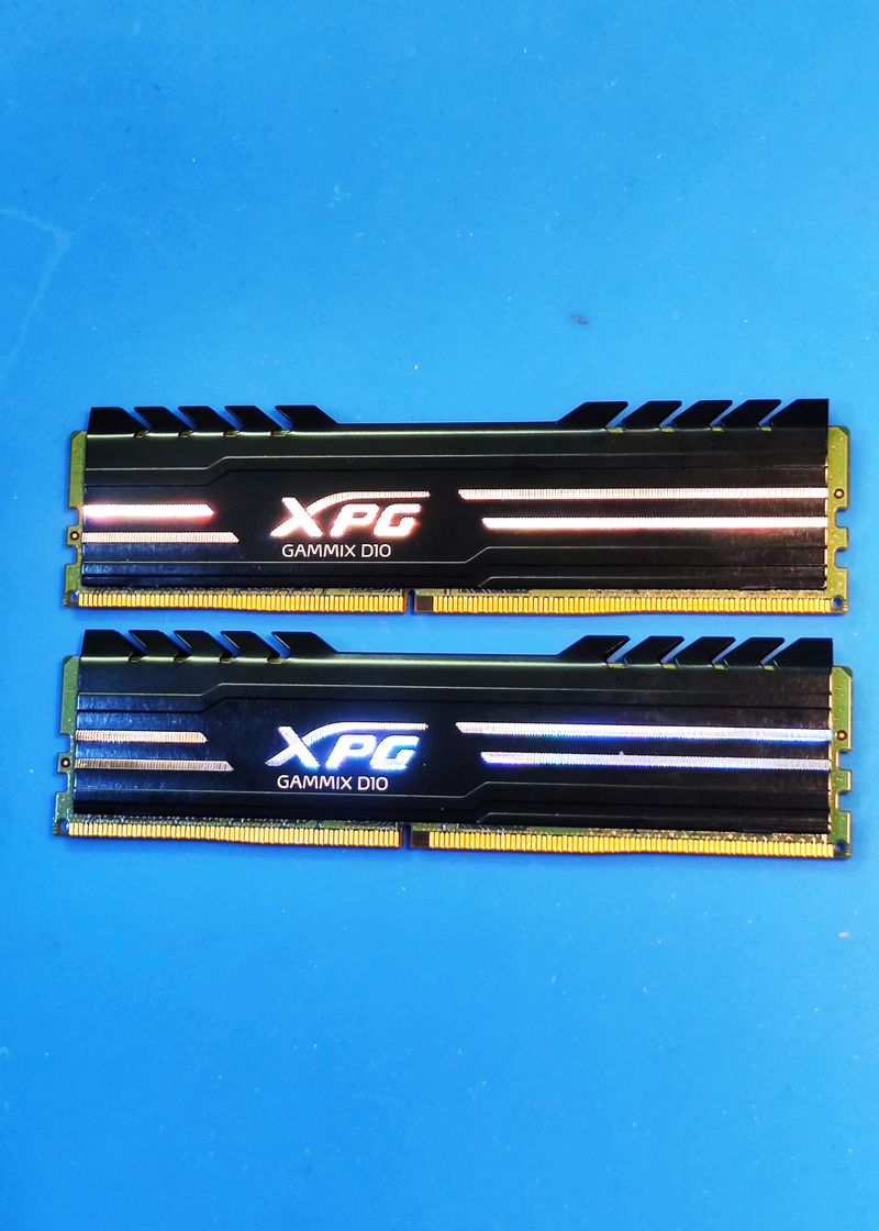 XPG 16GB 3600MHz DDR4 2x8GB - ADATA Gammix D10