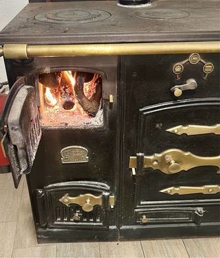 Cocina de leña ROCA Negra y Dorada