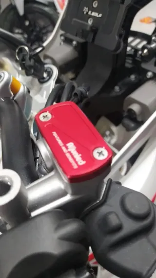 Kove 450  bombas de freno y tapa motor