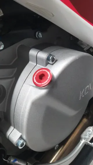 Kove 450  bombas de freno y tapa motor