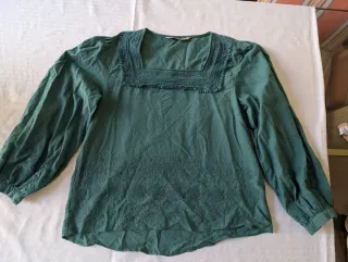 Blusa Zara verde con bordados