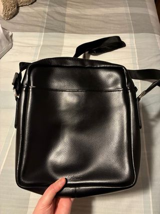 Bandolera de piel negra de caballero