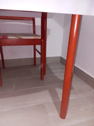 Mesa comedor cristal y 4 sillas madera