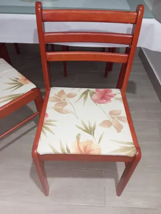 Mesa comedor cristal y 4 sillas madera