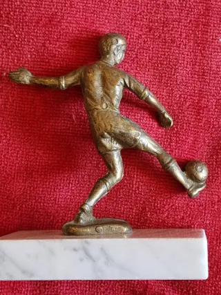 Statuetta calciatore vintage metallo