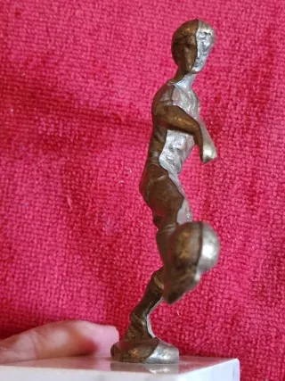 Statuetta calciatore vintage metallo