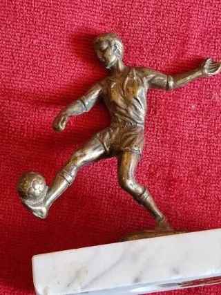 Statuetta calciatore vintage metallo