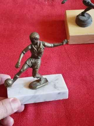 Statuetta calciatore vintage metallo