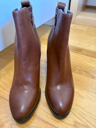 Botines de piel marca Bocage marrones mujer.Nuevos