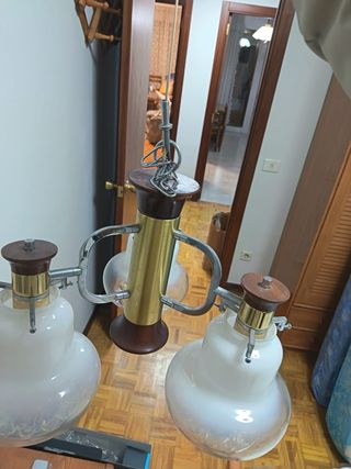 Lámpara de techo 3 tulipas madera y metal.