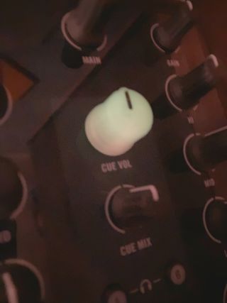 Native Instruments Traktor Z1 (Regalo Estuche)