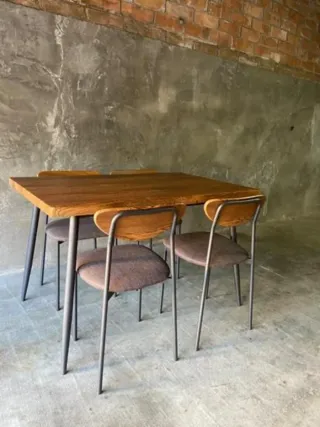 Mesa de comedor y 4 sillas