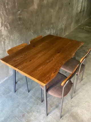 Mesa de comedor y 4 sillas