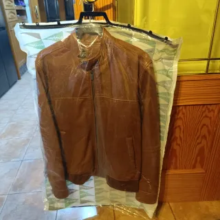 Cazadora de piel marrón