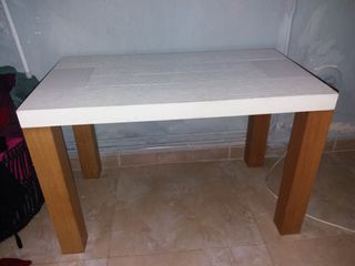 Mesa artesanal de madera maciza