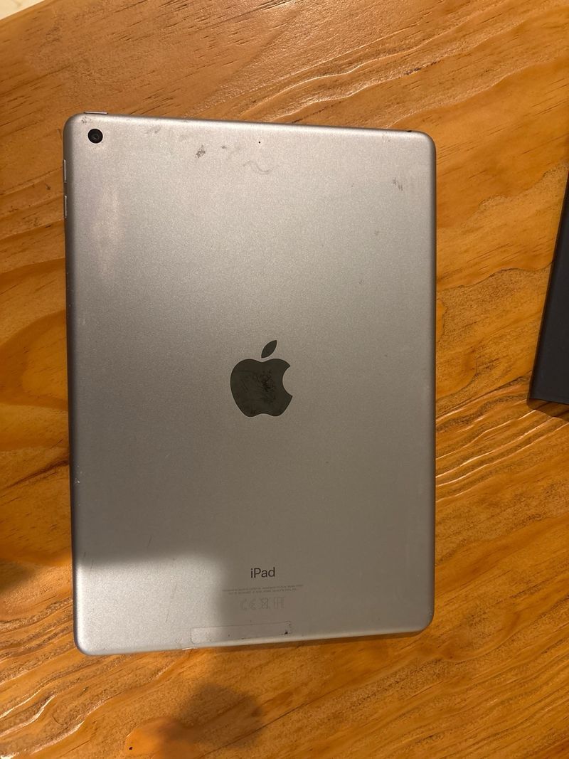 iPad 6ª Gen 32GB Gris 2018 afbeelding 3