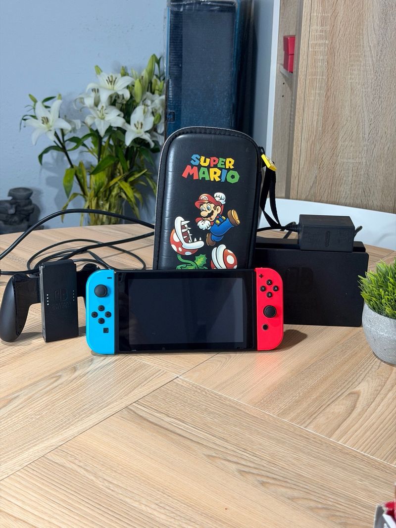 Nintendo Switch V2 (Batería Mejorada) + Accesorios
