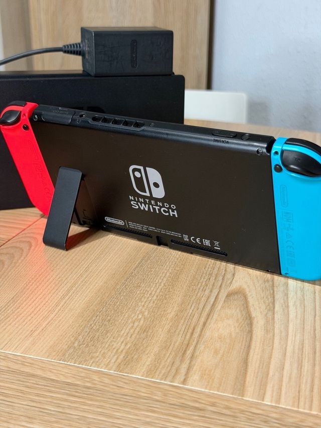 Nintendo Switch V2 (Batería Mejorada) + Accesorios
